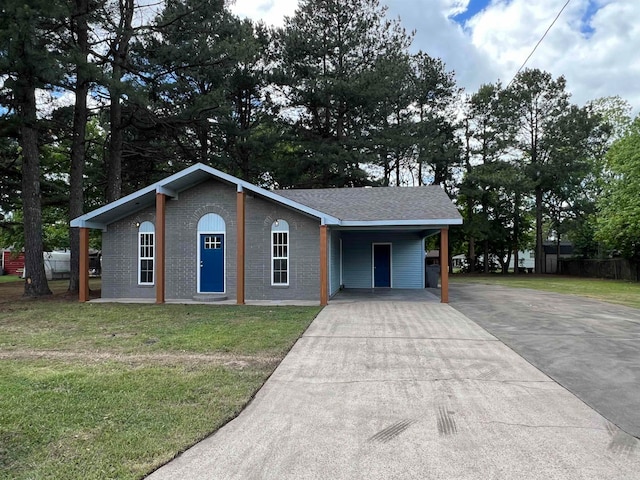 single story home featuring a carport and a front lawn