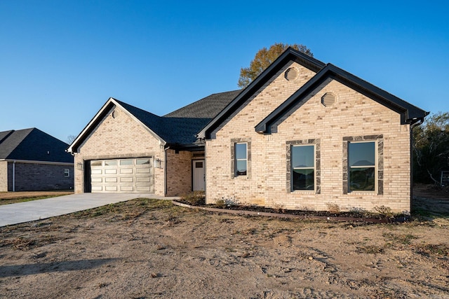 view of front facade featuring a garage