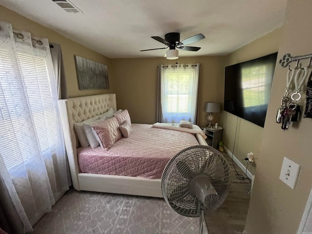 bedroom with ceiling fan