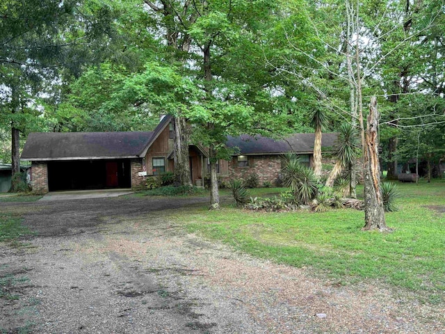 single story home with a front lawn