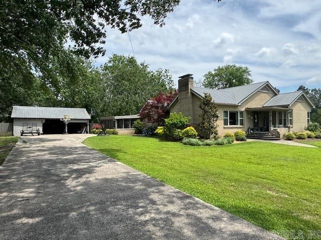 view of front of house with a front yard