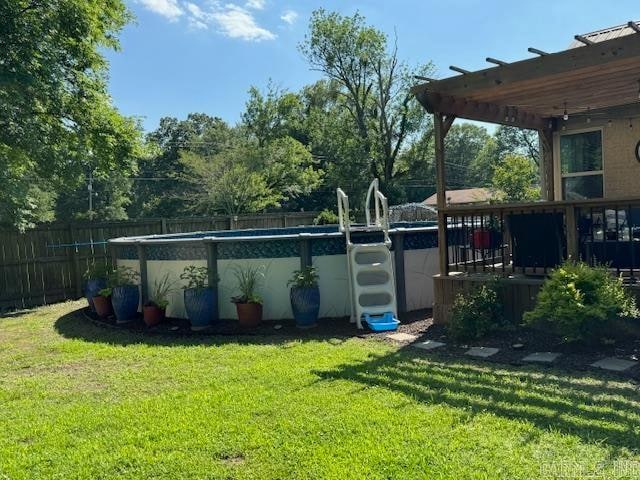 view of yard featuring a fenced in pool