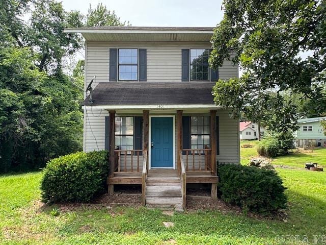 view of front of property featuring a front yard and covered porch