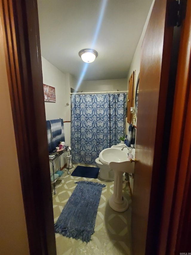 508 State St, Greenway, AR 72430 - bathroom featuring tile patterned floors, toilet, a shower with curtain, and a sink