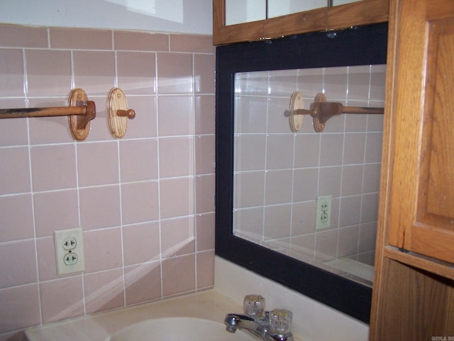 bathroom featuring sink