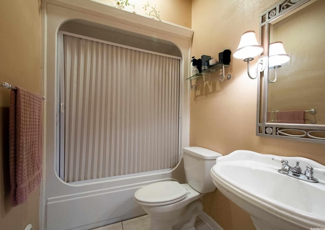 full bathroom featuring tile patterned floors, shower / bathing tub combination, toilet, and sink