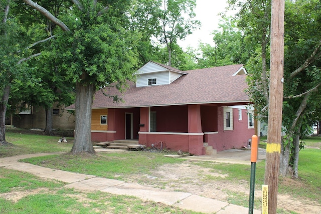 view of front of house featuring a front yard