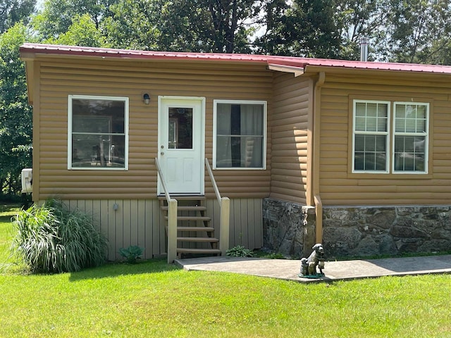 view of front of house with a front yard