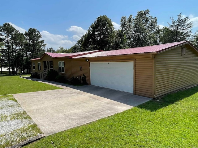 view of front facade featuring a front yard and a garage