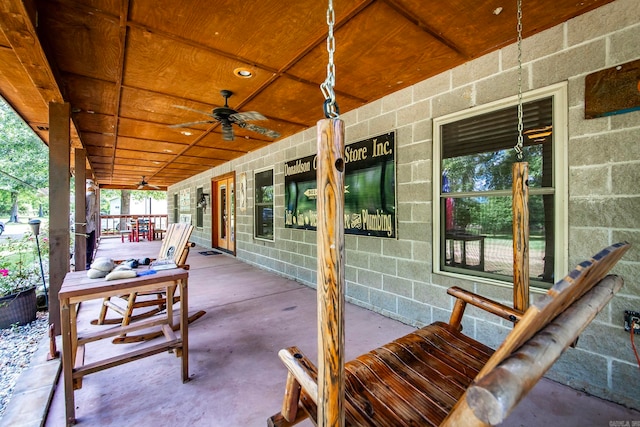 view of patio / terrace with ceiling fan and covered porch