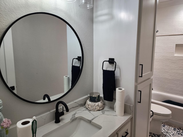 full bathroom with vanity, toilet, and tiled shower / bath