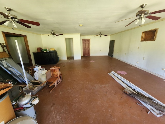 living room featuring ceiling fan and crown molding