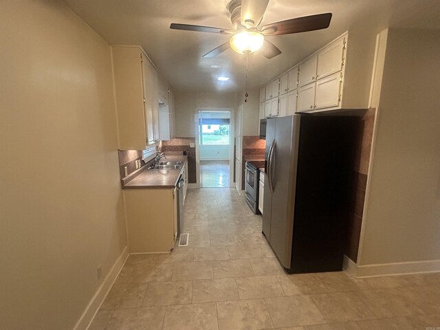 empty room with ceiling fan, dark hardwood / wood-style flooring, and crown molding