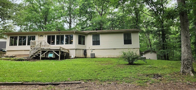 back of house featuring a yard