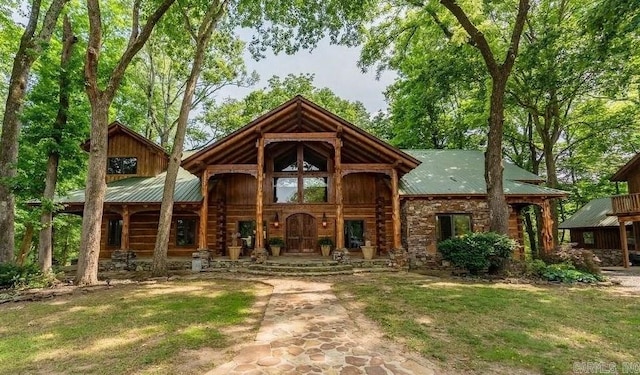 view of front of property with a front yard