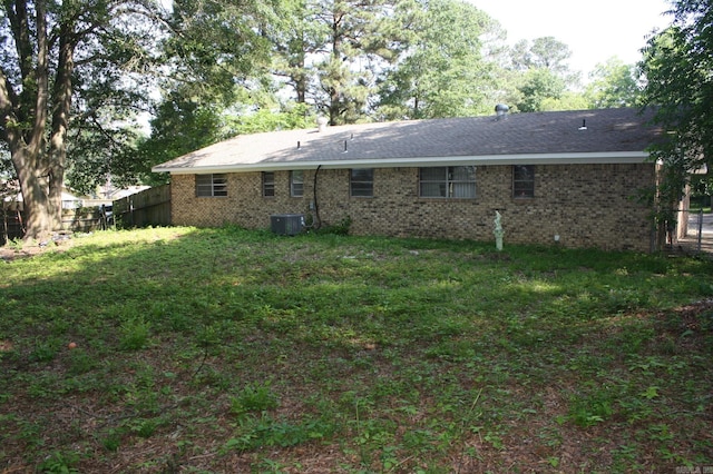 view of yard with central AC unit