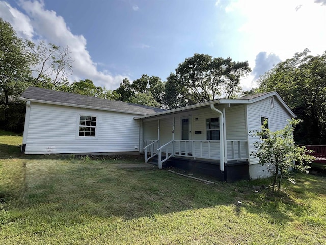 view of front of property with covered porch and a front lawn