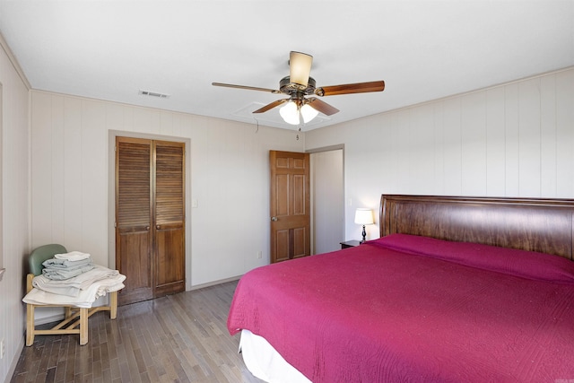 170 Ridge Rd, Houston, AR 72720 - bedroom featuring ceiling fan, visible vents, wood finished floors, and a closet