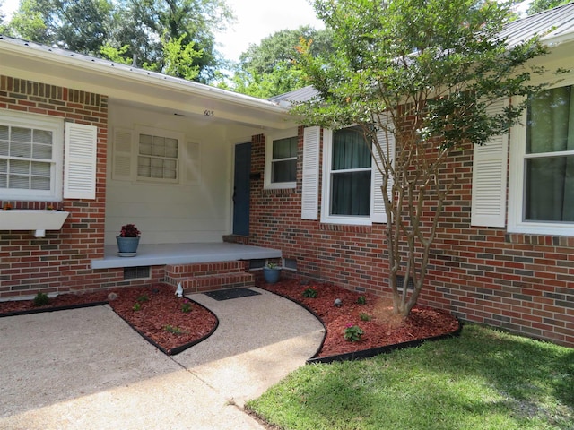 doorway to property featuring a porch