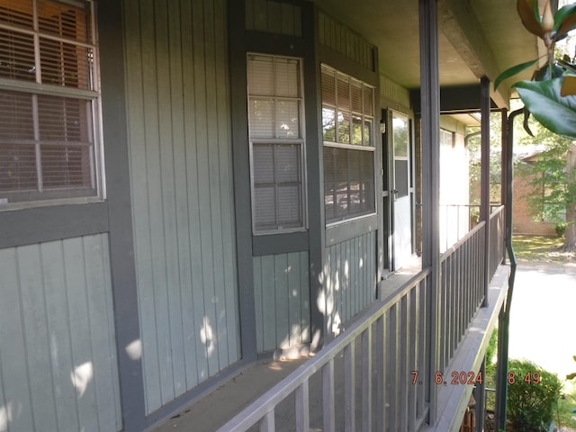 entrance to property featuring a porch