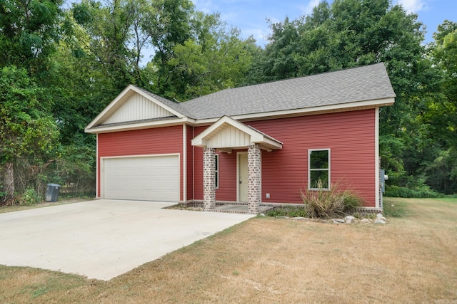 view of front of home featuring a front yard and a garage