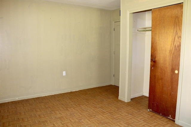 unfurnished bedroom featuring a closet and baseboards