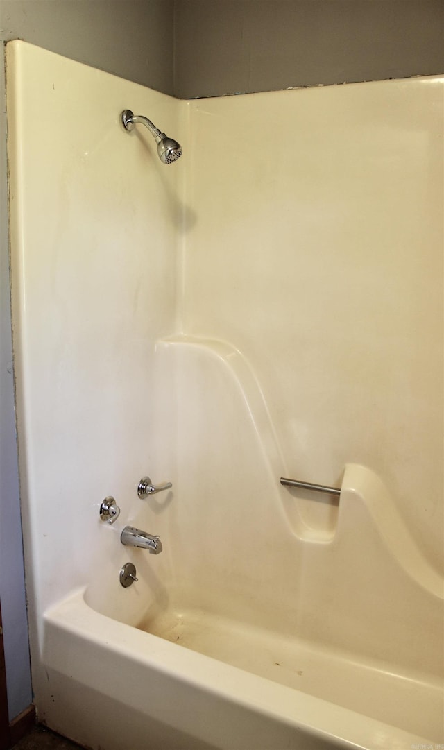 bathroom with tub / shower combination