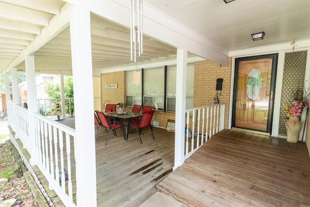 property entrance featuring covered porch