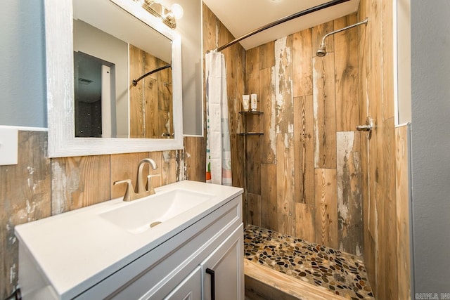 bathroom with a shower with curtain, tasteful backsplash, and vanity