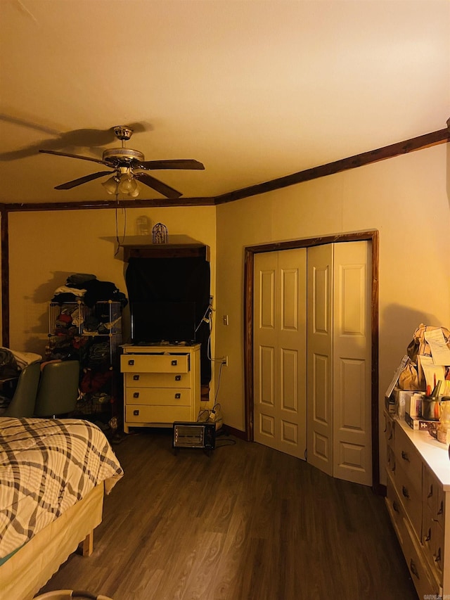 bedroom with a closet, crown molding, ceiling fan, and dark wood-type flooring