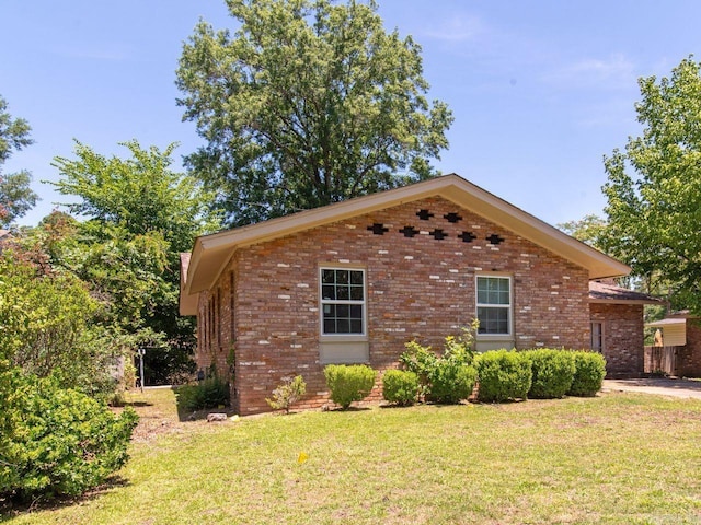 view of side of property featuring a yard