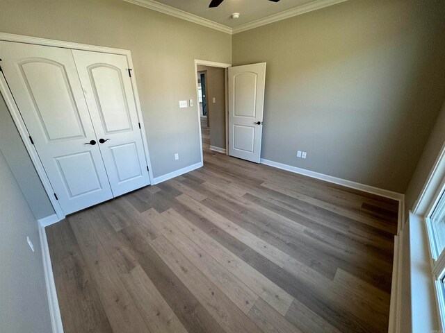 unfurnished bedroom featuring crown molding, a closet, ceiling fan, and light hardwood / wood-style flooring