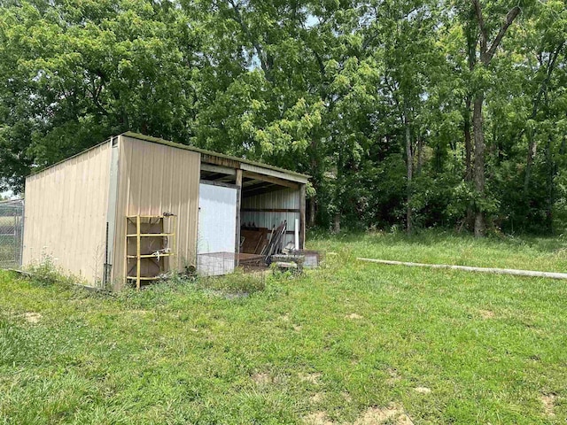 view of outdoor structure featuring a yard