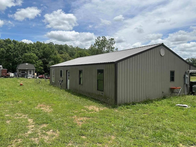 view of side of property featuring a yard