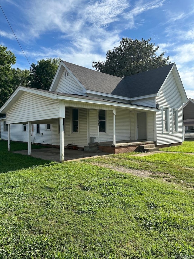 farmhouse inspired home featuring a front lawn and covered porch