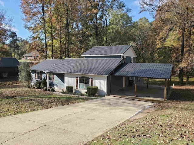 view of front facade with a carport