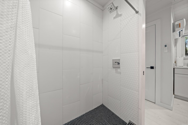 bathroom featuring curtained shower