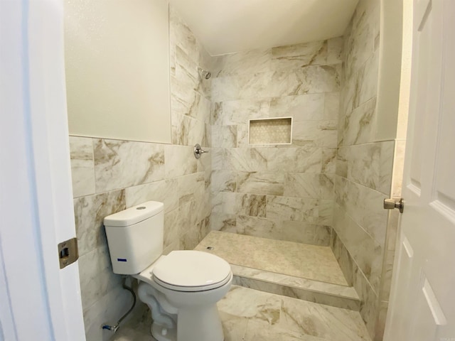793 Lincoln Dr, Camden, AR 71701 - bathroom featuring toilet, tile walls, and a tile shower