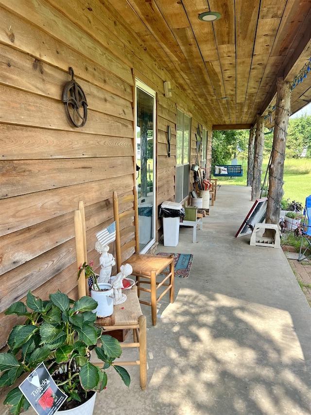 view of patio / terrace with covered porch