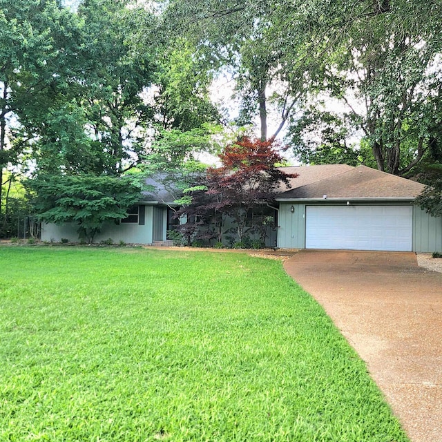 view of front of property featuring a garage and a front yard