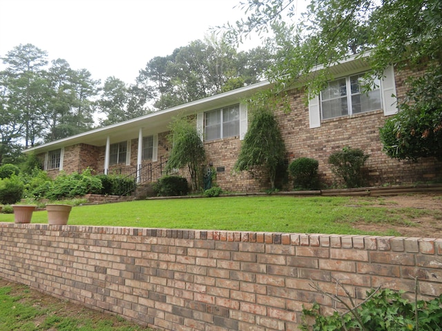 ranch-style home featuring a front yard