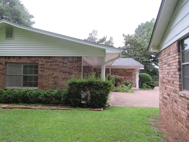 view of yard with a patio area