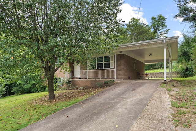 view of front of house with a carport and a front lawn