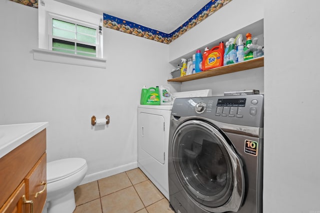 laundry room featuring light tile patterned floors and washing machine and dryer