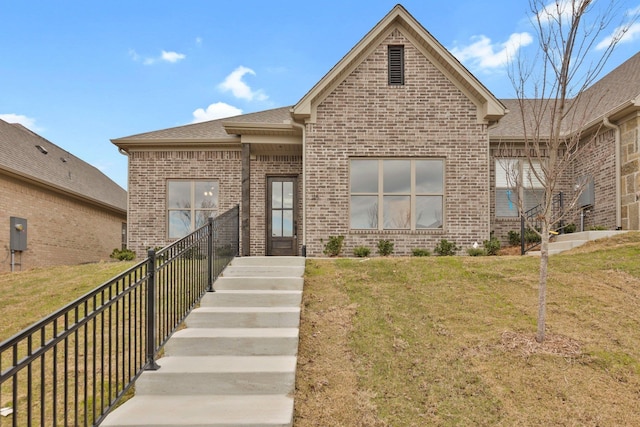 view of front of house featuring a front yard