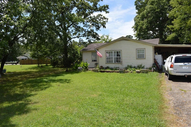 view of front of home featuring a front yard and a carport