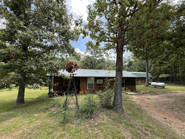 view of front of property with a front lawn