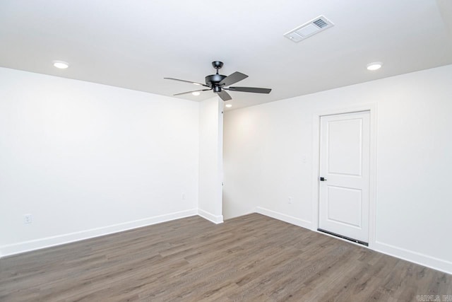 empty room featuring dark hardwood / wood-style floors and ceiling fan