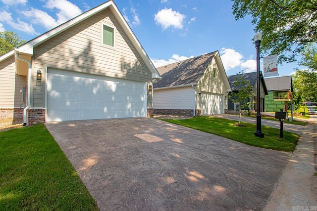 view of front property featuring a garage and a front lawn