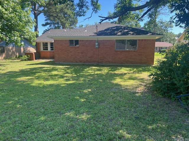 back of house featuring a lawn